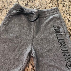 Men’s small hollister fleece lined shorts.